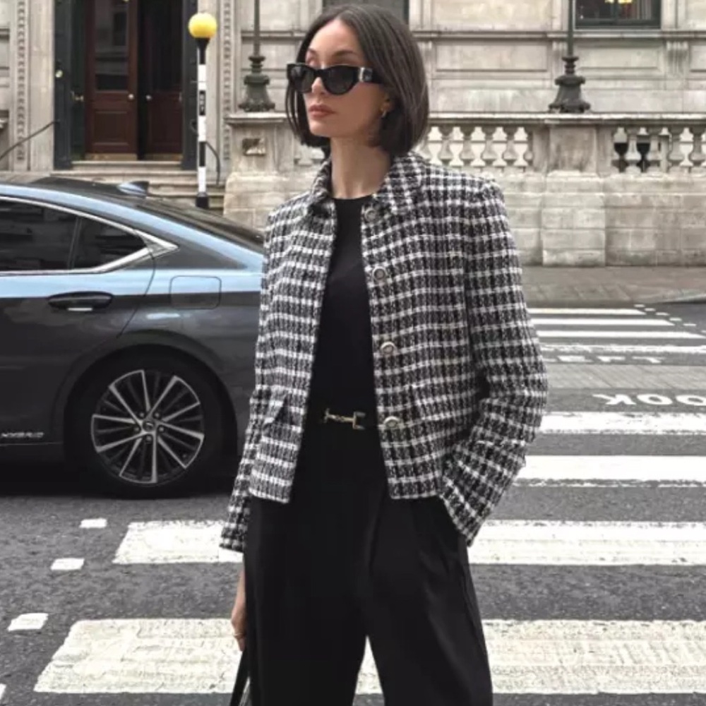 ZARA TEXTURED tweed SHORT BLAZER
Size small